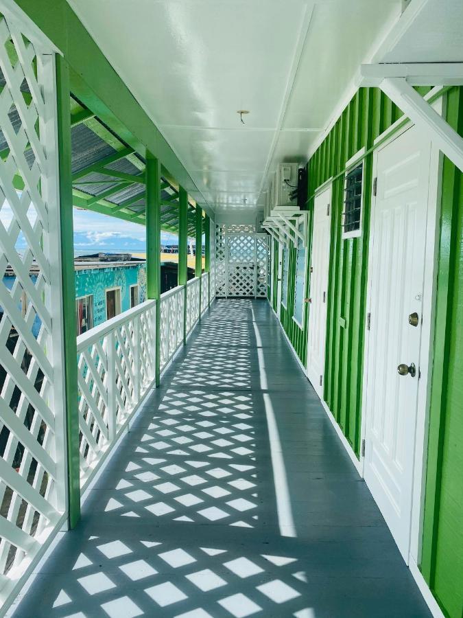 Blue Sky Rentals Утила Екстериор снимка